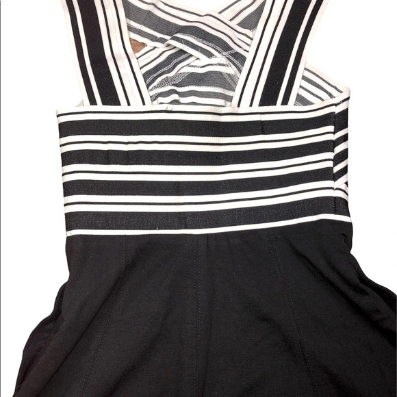 𝅺Maeve by Anthropologie size 0 Petite black & white bandage fit and flare dress - Picture 3 of 10